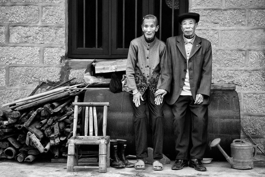 Gentle. Disappearing cultures. Myanmar's and Chinese spiritual photos by Oliver Klink