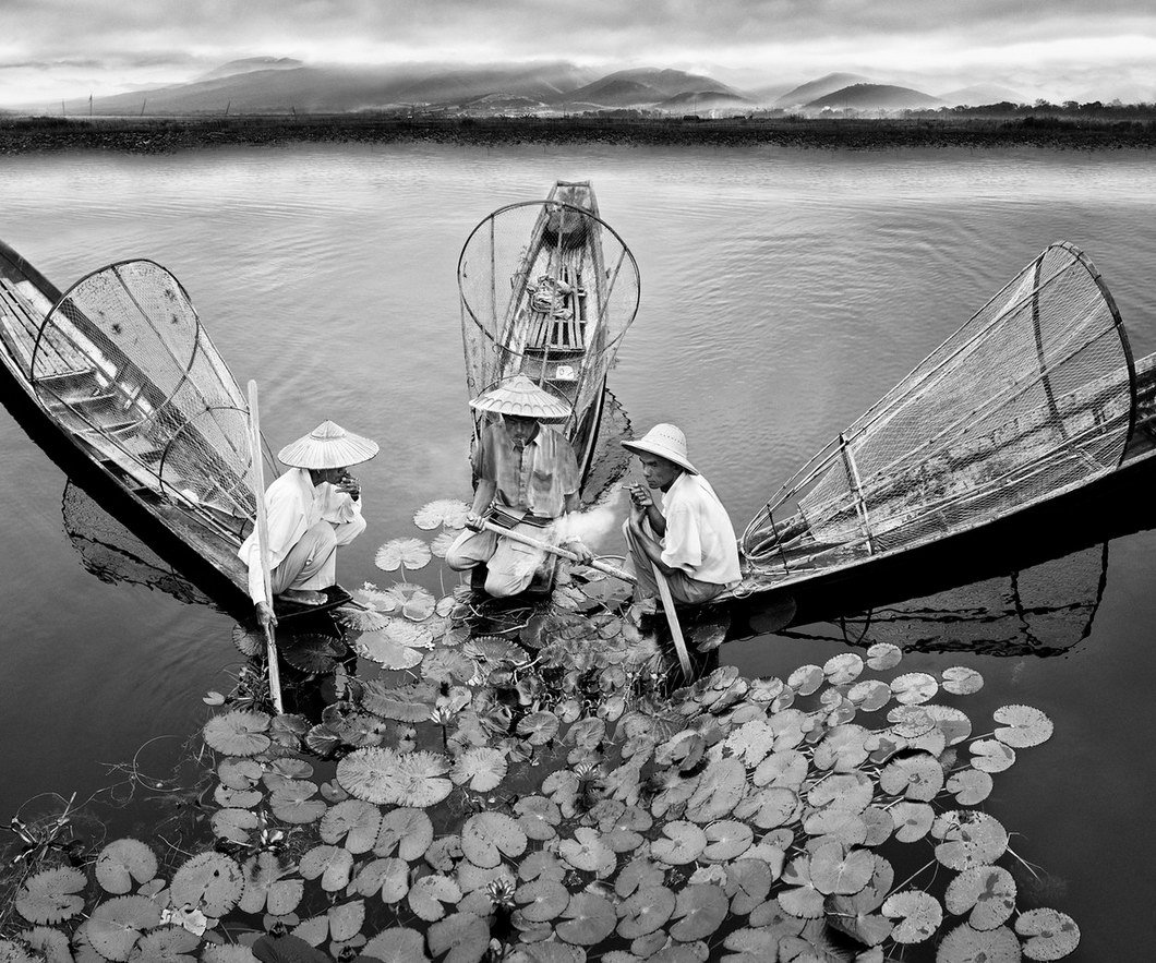 Fishing Break. Disappearing cultures. Myanmar's and Chinese spiritual photos by Oliver Klink