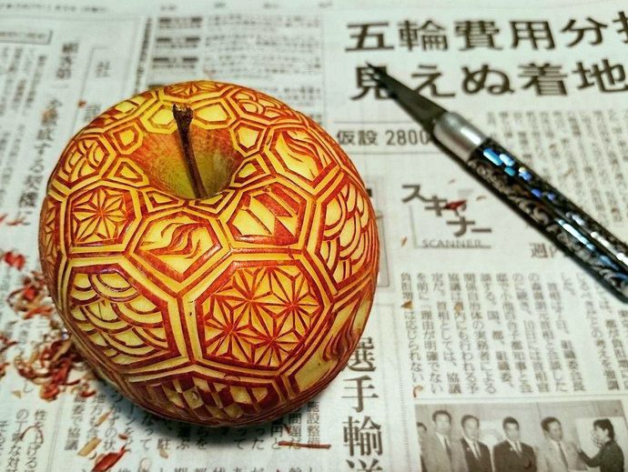 Apple . Mukimono 剥き物. Fruit-vegetable carving. Japanese virtuoso Gaku