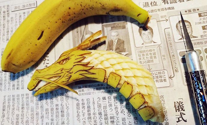 Banana-dragon. Mukimono 剥き物. Fruit-vegetable carving. Japanese virtuoso Gaku