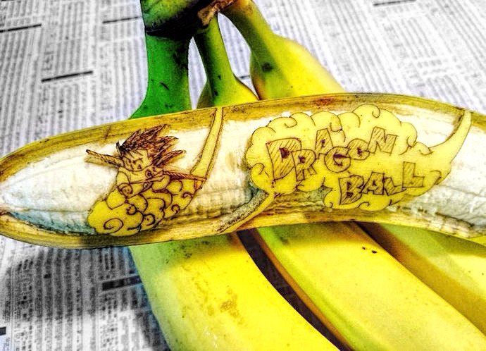 Dragon ball carved on Banana. Mukimono 剥き物. Fruit-vegetable carving. Japanese virtuoso Gaku