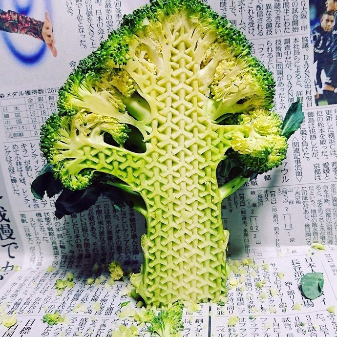 Patterned broccoli. Mukimono 剥き物. Fruit-vegetable carving. Japanese virtuoso Gaku