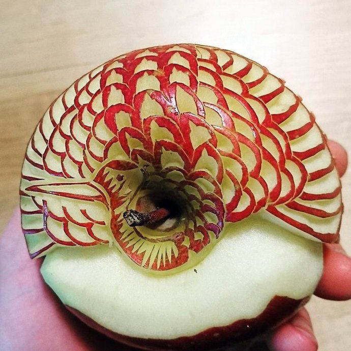 Apple Bird. Mukimono 剥き物. Fruit-vegetable carving. Japanese virtuoso Gaku