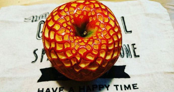 Apple carving. Pattern. Mukimono 剥き物. Fruit-vegetable carving. Japanese virtuoso Gaku