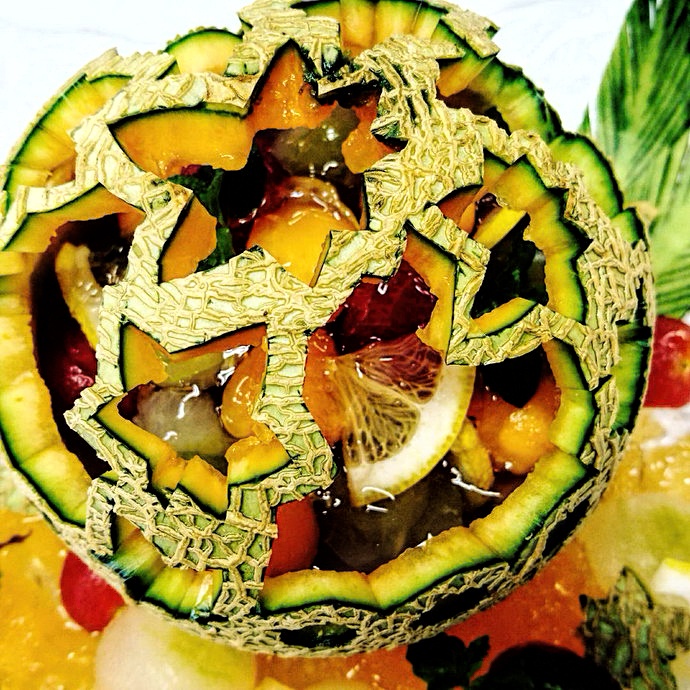 . Mukimono 剥き物. Fruit-vegetable carving. Japanese virtuoso Gaku