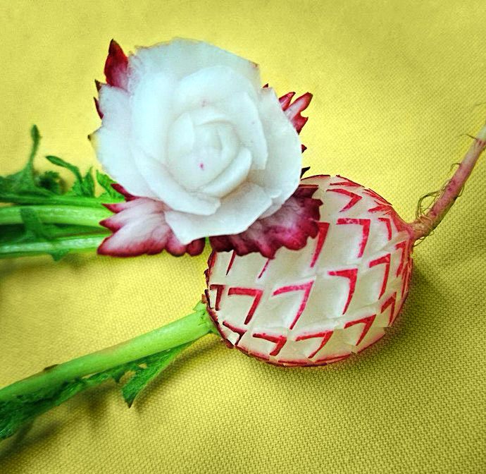 Radish . Mukimono 剥き物. Fruit-vegetable carving. Japanese virtuoso Gaku