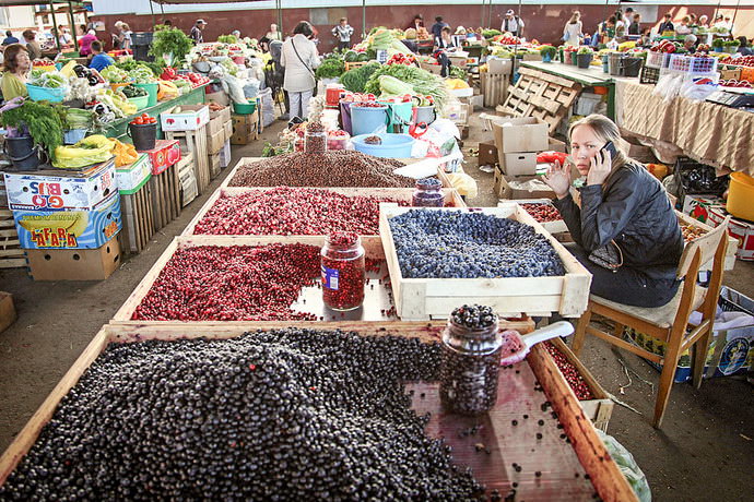 Colorful markets in the former Soviet republics that have not changed in a quarter of a century