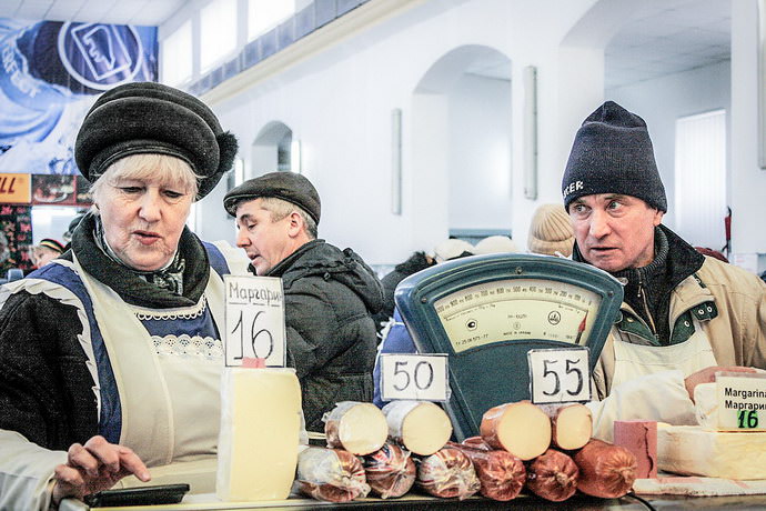 Colorful markets in the former Soviet republics that have not changed in a quarter of a century