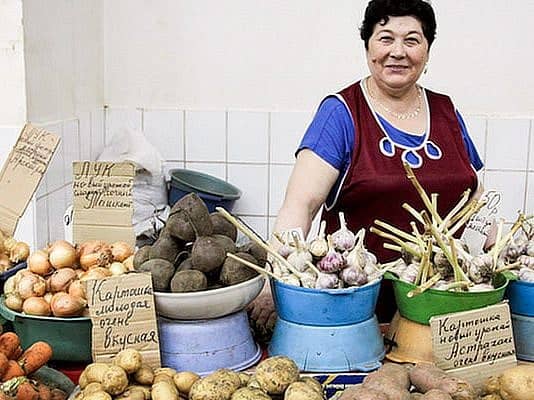 Colorful markets in the former Soviet republics unchangeable for a century