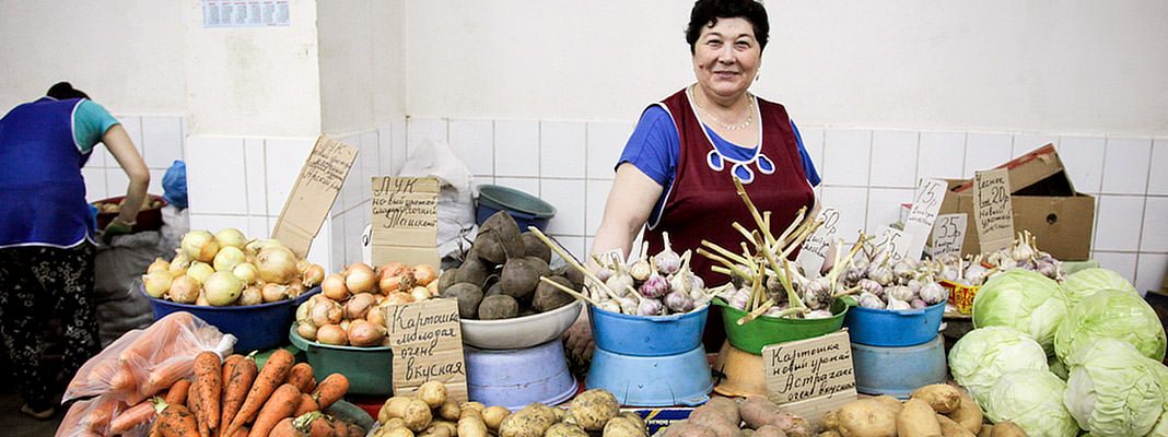 Colorful markets in the former Soviet republics unchangeable for a century